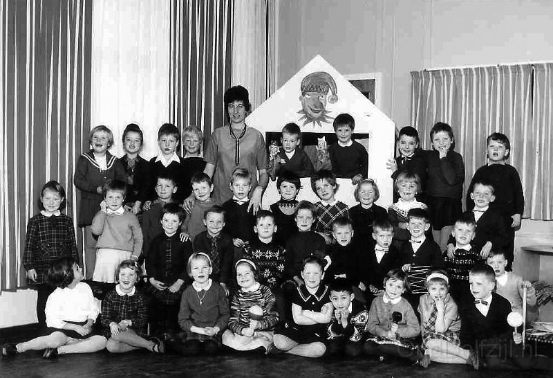 Schoolfoto kleuterschool Jupiter klas 2 1963 - 1964.jpg
